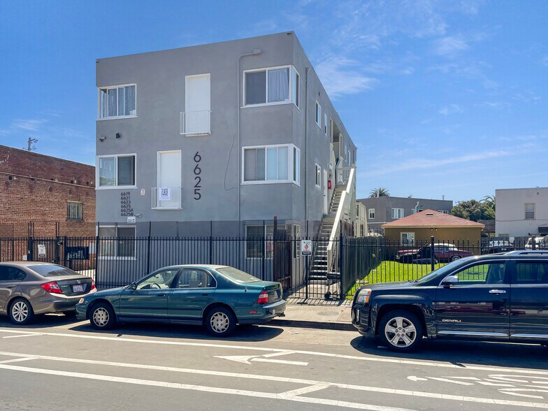 6619-6625 Bancroft Ave, Oakland, CA à vendre - Photo de l’immeuble – Image 2 sur 13