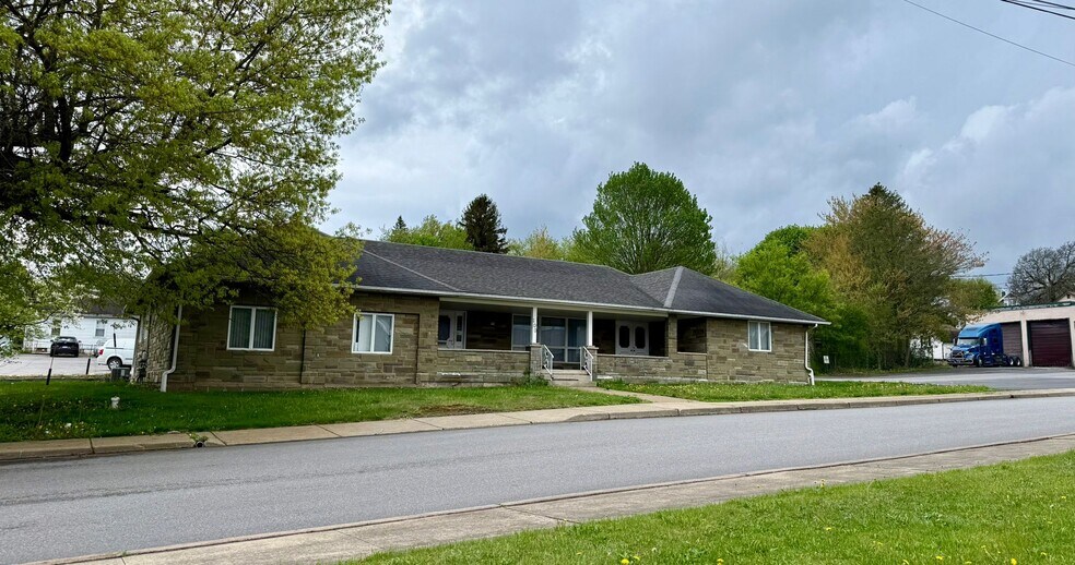 100 W 21st St, Hazleton, PA à louer - Photo de l’immeuble – Image 1 sur 18