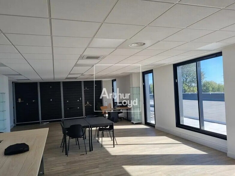 Local commercial dans Marcoussis à vendre - Photo de l’immeuble – Image 3 sur 3