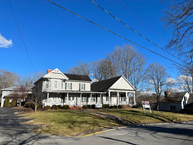 304 Courtney Dr, Lewisburg, WV à vendre - Photo de l’immeuble – Image 2 sur 25