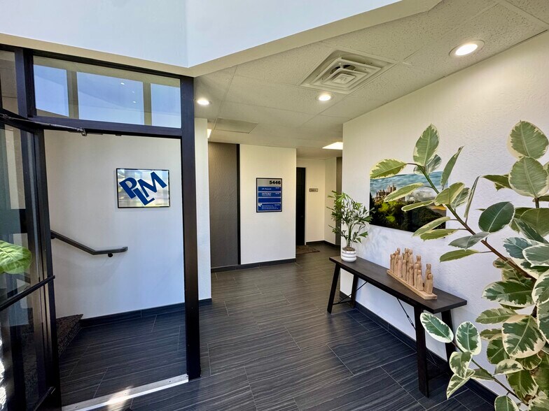 5446 Thornwood Dr, San Jose, CA à louer - Hall d’entrée – Image 3 sur 11