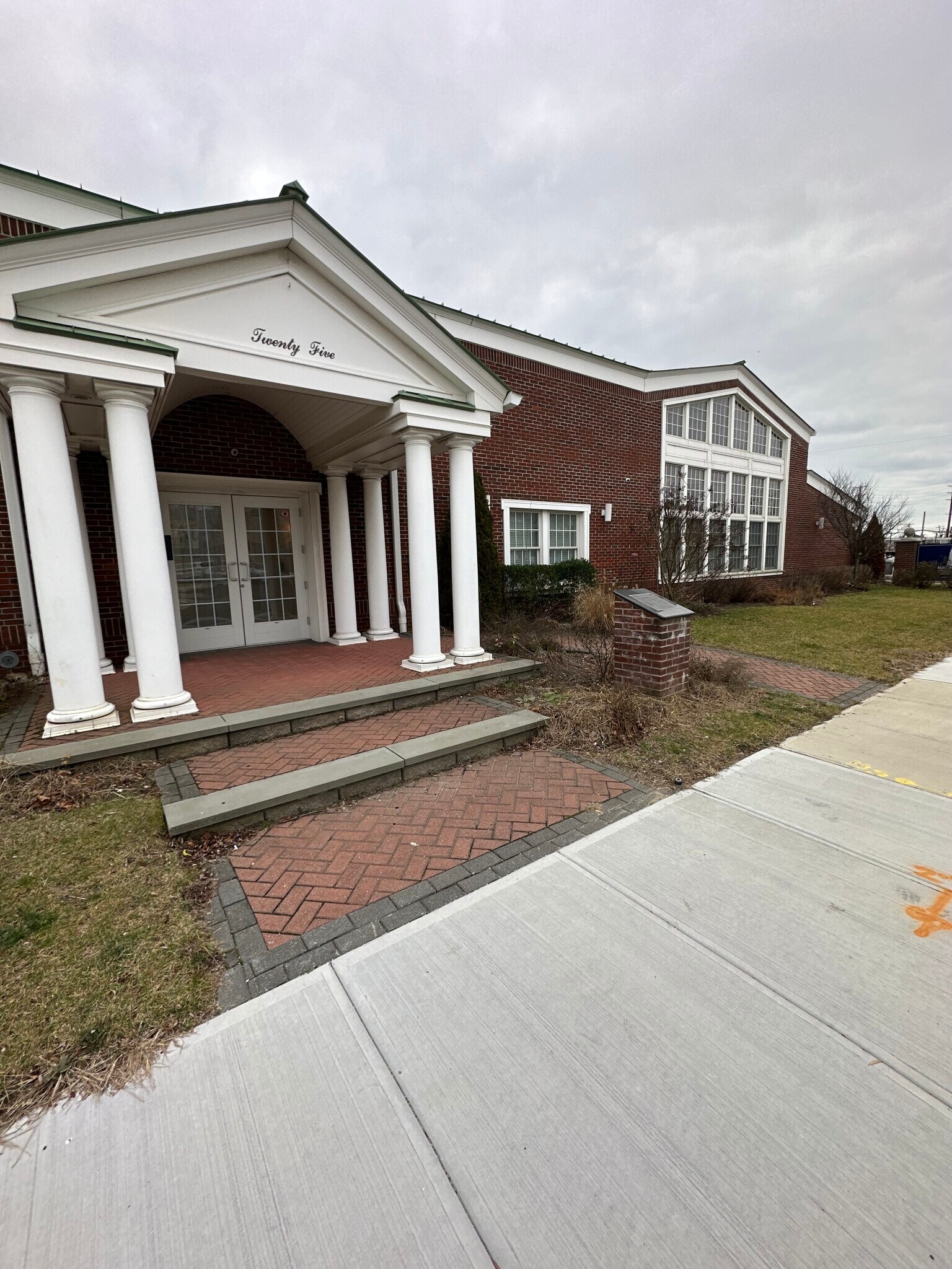 25 Nassau Ln, Island Park, NY à vendre Photo principale– Image 1 sur 37