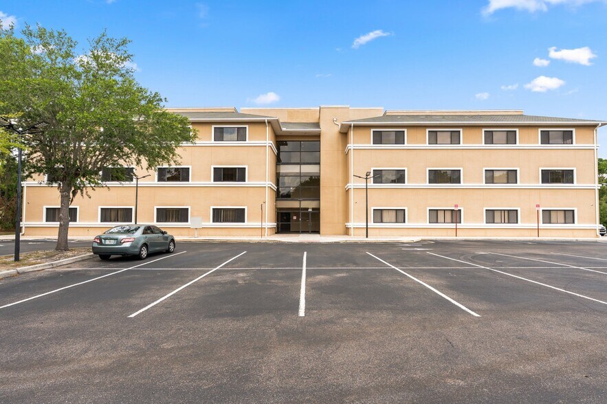 1490 Sunshadow Dr, Casselberry, FL à louer - Photo de l’immeuble – Image 2 sur 26
