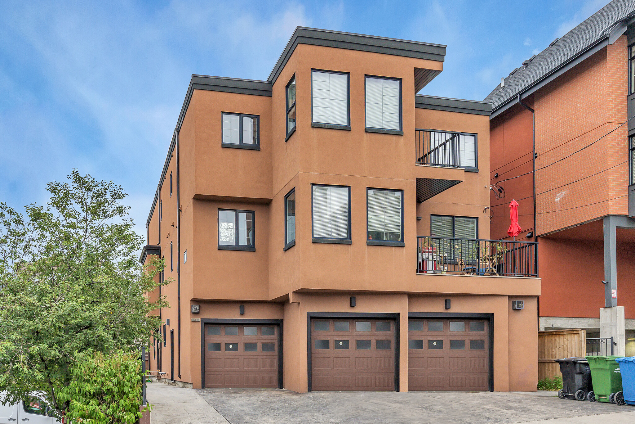 1812 14A St SW, Calgary, AB à vendre Photo de l’immeuble– Image 1 sur 71