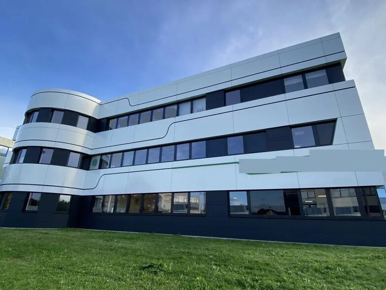 Bureau dans Saint-Grégoire à louer - Photo de l’immeuble – Image 2 sur 6