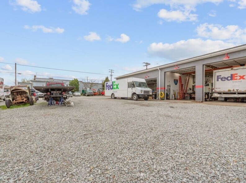 700 Roosevelt St, Youngwood, PA à vendre - Photo de l’immeuble – Image 3 sur 6