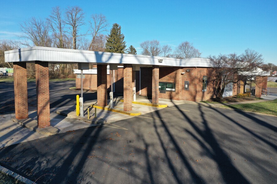 951 Trenton Rd, Fairless Hills, PA à louer - Photo de l’immeuble – Image 2 sur 11