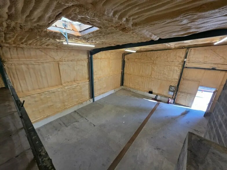 Industriel/Logistique dans Carros à louer - Photo de l’immeuble – Image 3 sur 9