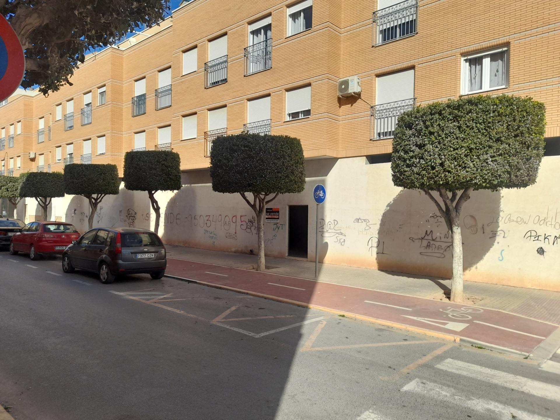 Local commercial dans El Ejido, Almería à vendre Photo de l’immeuble– Image 1 sur 7