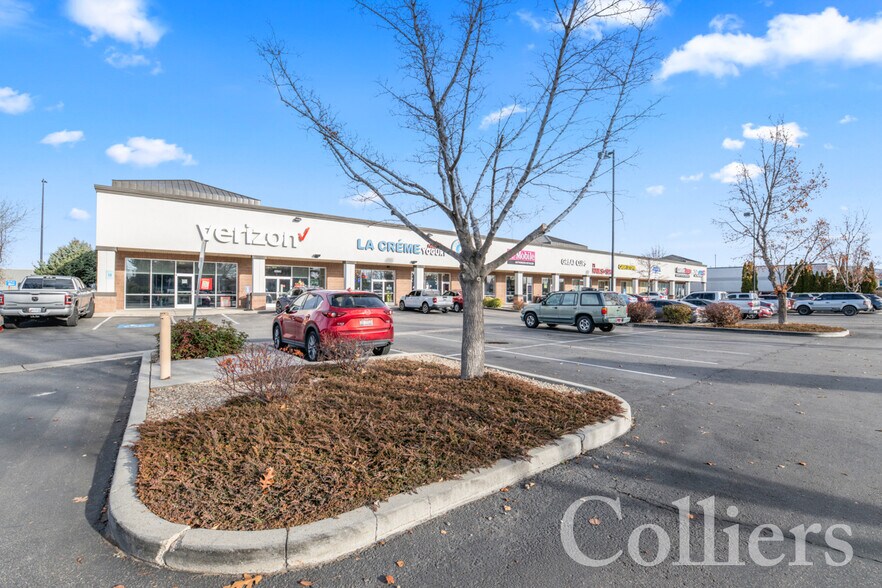 8162-8186 W Overland Rd, Boise, ID à louer - Photo de l’immeuble – Image 2 sur 14