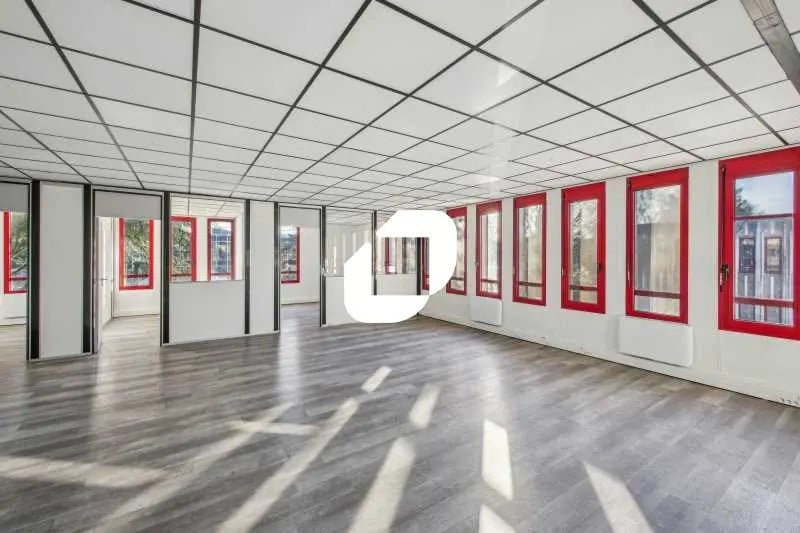 Local d'activités dans Les Ulis à vendre - Photo de l’immeuble – Image 3 sur 10