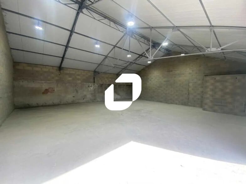 Bureau dans Montagny-en-Vexin à louer - Photo de l’immeuble – Image 2 sur 9