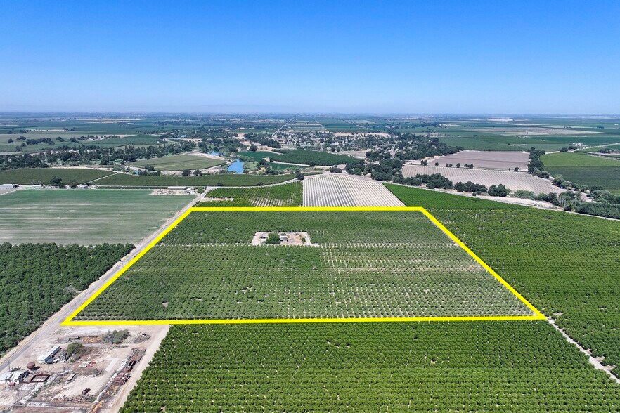 7476 Mt Whitney ave, Laton, CA à vendre - Photo de l’immeuble – Image 2 sur 12