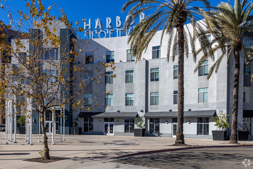 435 W Center Street Promenade, Anaheim, CA à vendre - Photo de l’immeuble – Image 2 sur 9