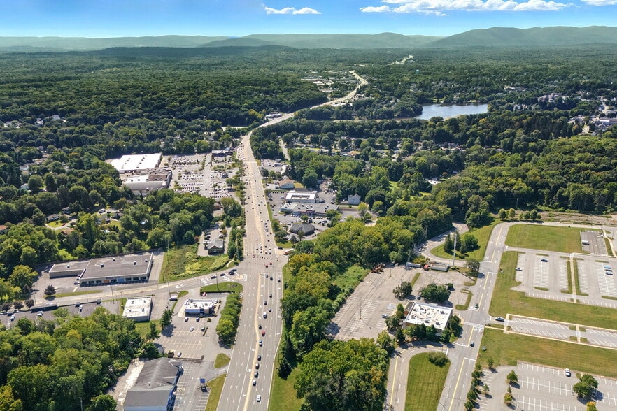 1849 South Rd, Wappingers Falls, NY à vendre - Aérien – Image 2 sur 5