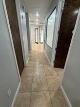 14125 NW 80th Ave, Miami Lakes, FL à louer Photo de l’immeuble– Image 2 sur 18