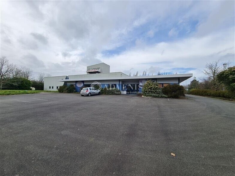 Local d'activités dans Plounévez-Moëdec à vendre - Photo de l’immeuble – Image 1 sur 12