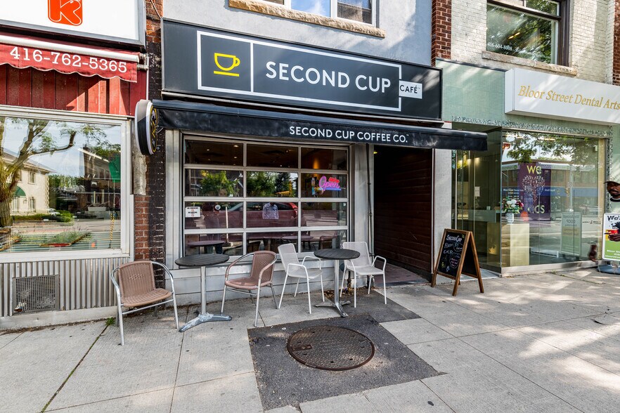 2340 Bloor St W, Toronto, ON à vendre - Photo de l’immeuble – Image 2 sur 18