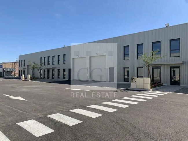 Plus de détails pour 55 Rue Emile Zola, Décines-Charpieu - Bureau, Local d'activités à louer