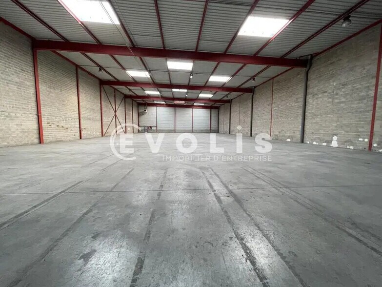 Industriel/Logistique dans Combs-la-Ville à louer - Photo de l’immeuble – Image 2 sur 5