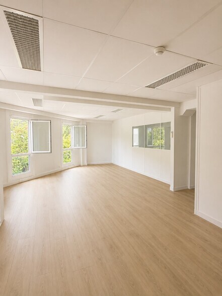 Bureau dans Gémenos à vendre - Photo de l’immeuble – Image 3 sur 4