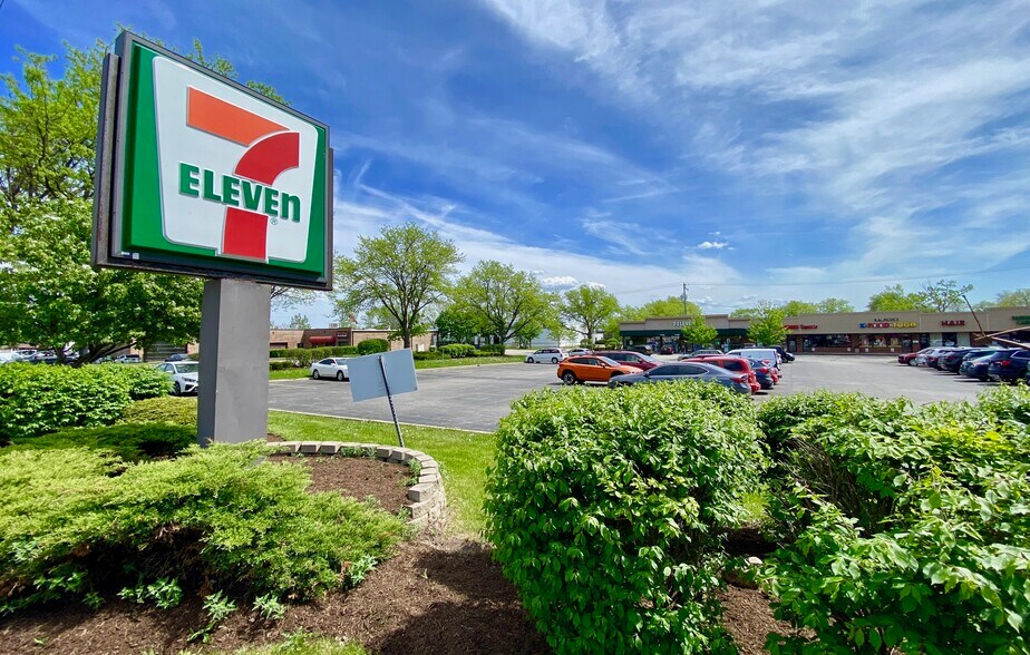901-955 W Wise Rd, Schaumburg, IL à louer - Photo de l’immeuble – Image 3 sur 13