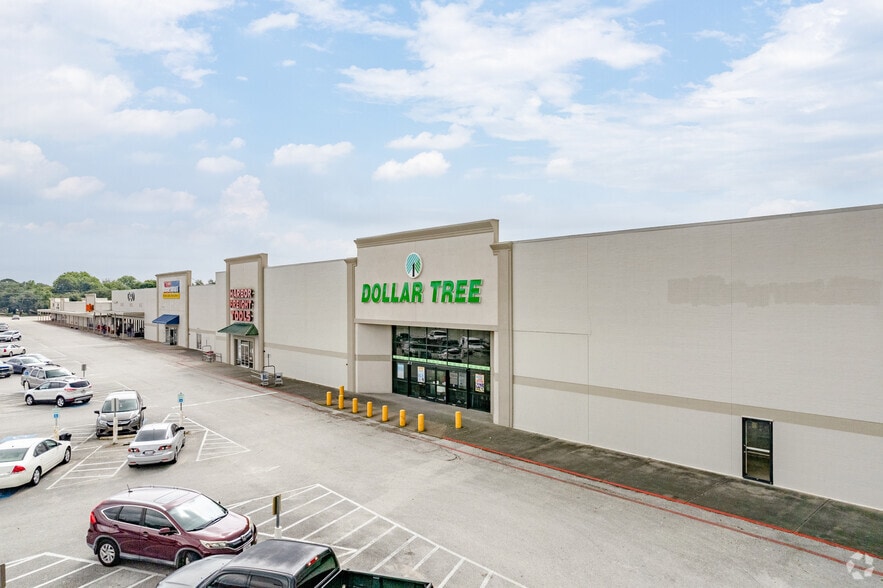 6870 Spencer Hwy, Pasadena, TX à louer - Photo principale – Image 1 sur 7