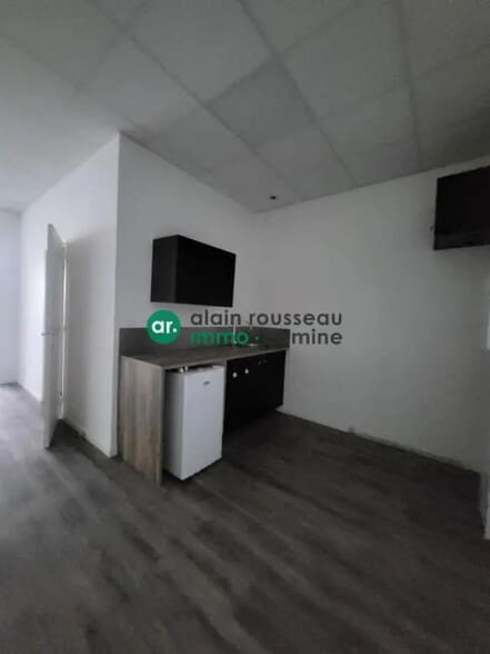 Bureau dans Écouflant à louer - Photo intérieure – Image 2 sur 4