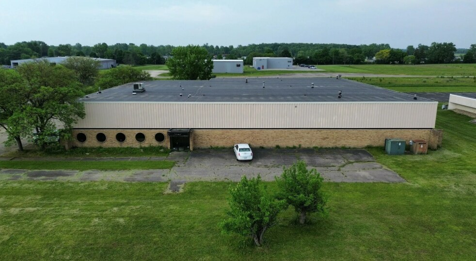 3027 Airpark Dr N, Flint, MI à vendre Photo principale– Image 1 sur 8