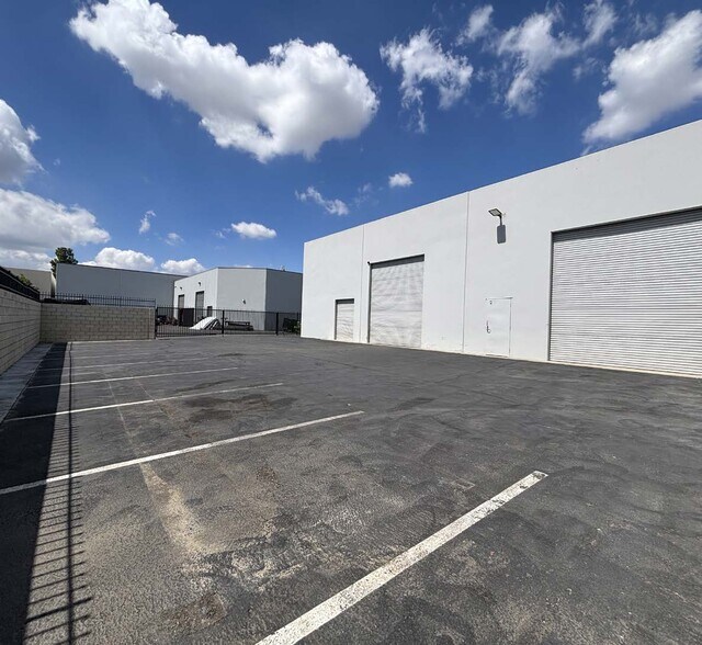 4833 Lanier Rd, Chino, CA à vendre - Photo de l’immeuble – Image 2 sur 18