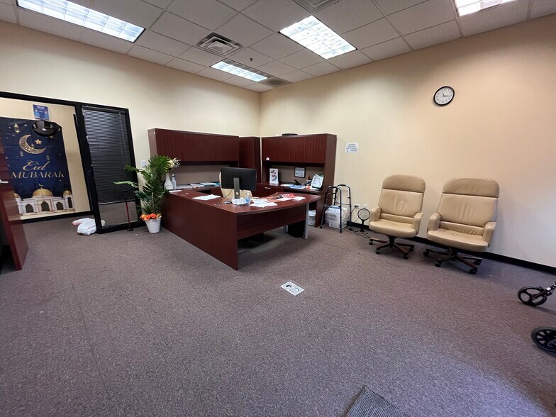 235 Remington Blvd, Bolingbrook, IL à louer - Photo de l’immeuble – Image 3 sur 8