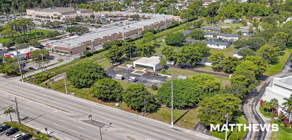 2449 S Military Trl, West Palm Beach, FL à louer - Photo de l’immeuble – Image 1 sur 4