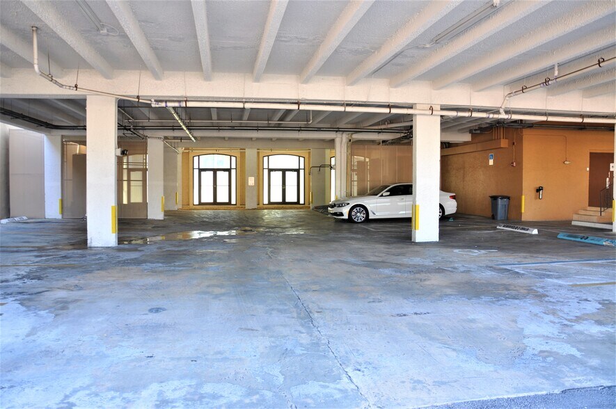 814 Ponce de Leon Blvd, Coral Gables, FL à louer - Photo intérieure – Image 2 sur 2