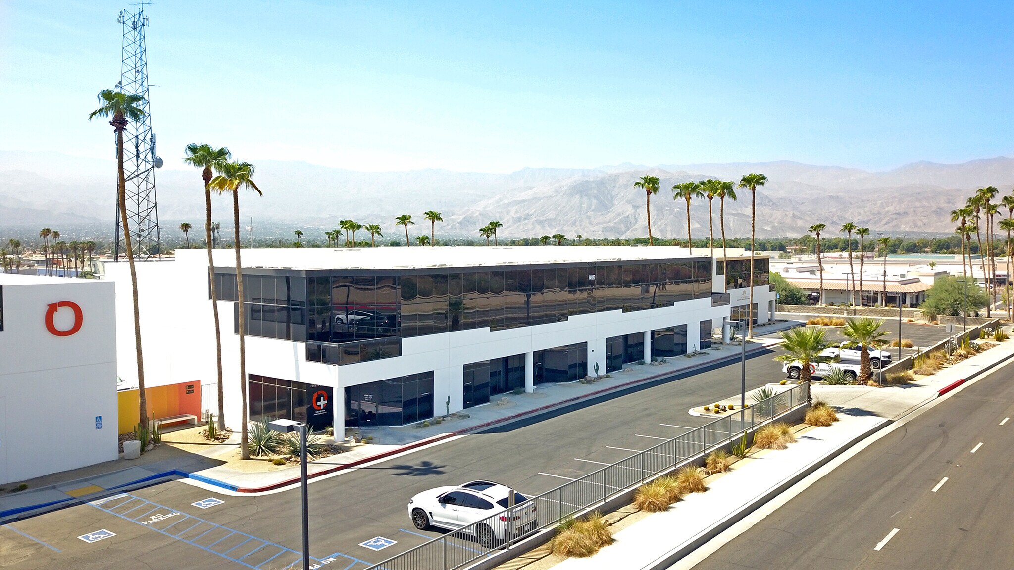 74923 Hovley Ln, Palm Desert, CA à louer Photo de l’immeuble– Image 1 sur 9
