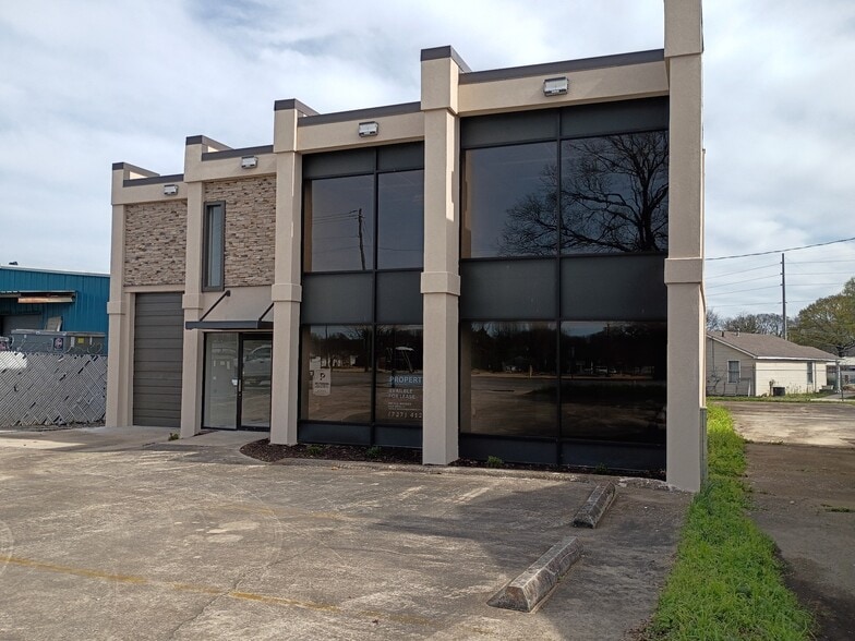 2611 Clinton Ave W, Huntsville, AL à louer - Photo de l’immeuble – Image 3 sur 14