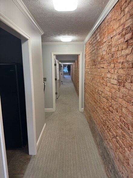 126 S 8th St, Opelika, AL à vendre - Photo intérieure – Image 3 sur 12