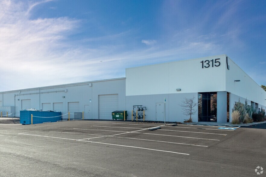 1315 Greg St, Sparks, NV à louer - Photo de l’immeuble – Image 2 sur 8