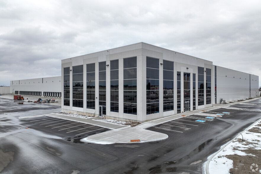 90 Mapleview Dr W, Barrie, ON à louer - Photo principale – Image 1 sur 2