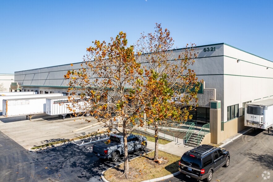 6321 Emperor Dr, Orlando, FL à louer - Photo de l’immeuble – Image 3 sur 5