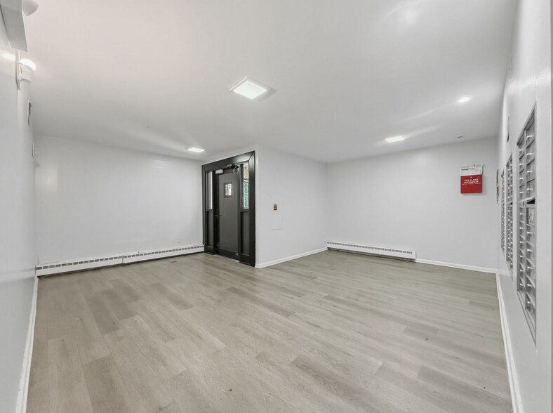 3961 Carpenter, Bronx, NY à vendre - Photo de l’immeuble – Image 3 sur 9