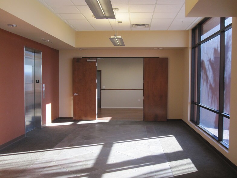 178 N Pecos Rd, Henderson, NV à louer - Photo intérieure – Image 3 sur 18