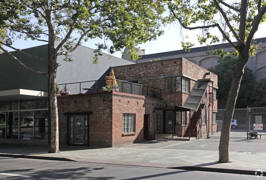 82 N 2nd St, San Jose, CA à louer - Photo de l’immeuble – Image 1 sur 2
