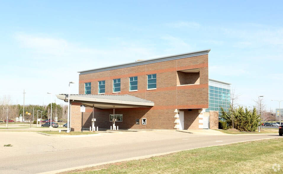 17900 Haggerty Rd, Livonia, MI à louer - Photo de l’immeuble – Image 2 sur 3