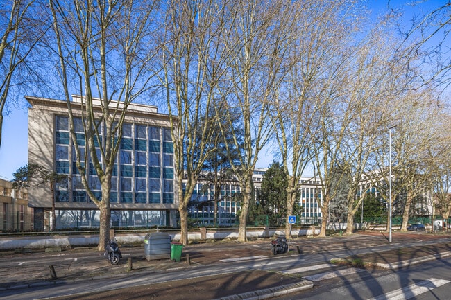 Plus de détails pour 55 Quai Marcel Dassault, Saint-Cloud - Bureau, Local commercial à louer