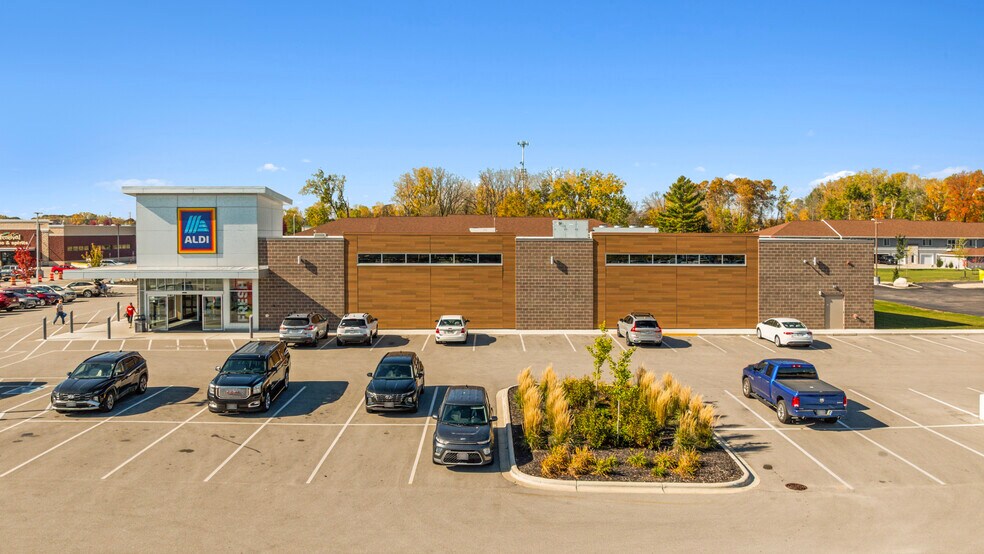 2324 Lineville rd, Suamico, WI à vendre - Photo de l’immeuble – Image 3 sur 10