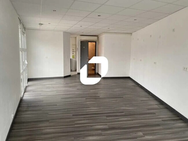 Plus de détails pour Local commercial, Local d'activités à louer