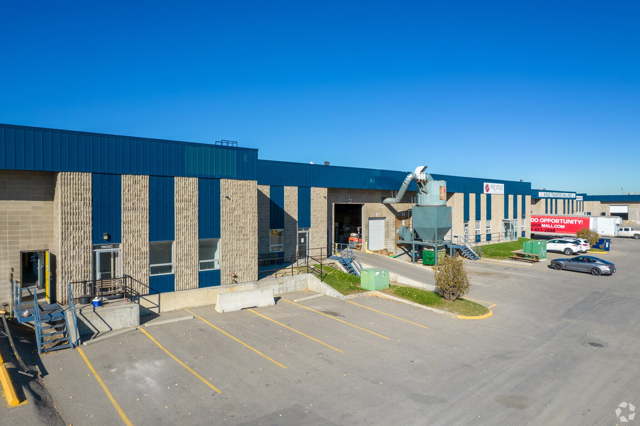 7803 35th St SE, Calgary, AB à louer Photo de l’immeuble– Image 1 sur 6