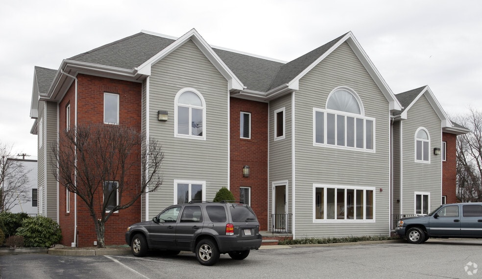 240 Chestnut St, Warwick, RI à louer - Photo de l’immeuble – Image 2 sur 4
