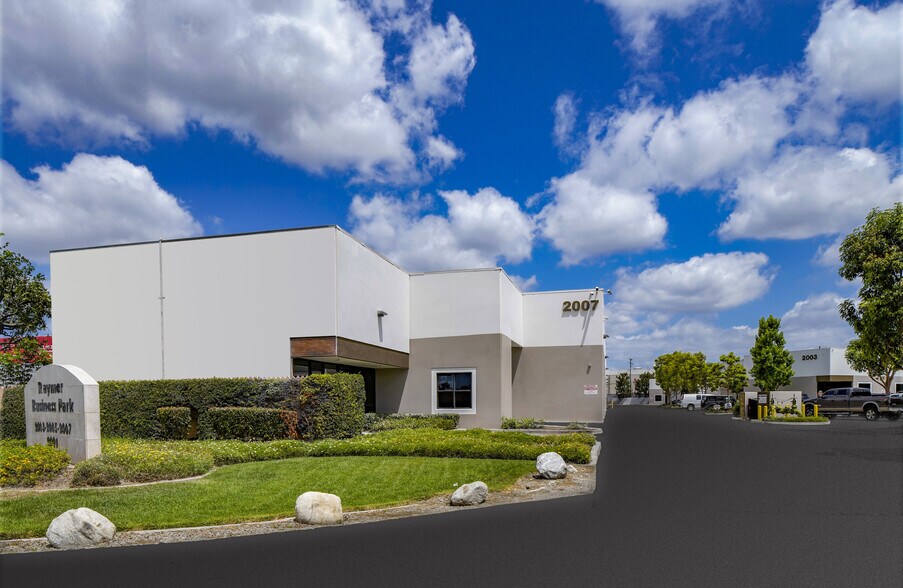 2003 Raymer Ave, Fullerton, CA à louer - Photo de l’immeuble – Image 3 sur 33