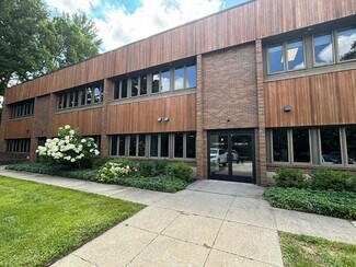 Plus de détails pour 7177 Hickman Rd, Urbandale, IA - Bureau à vendre